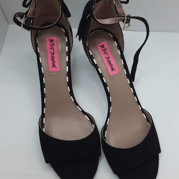 Betsy Johnson Ressy Flowered Open-Toe Stra… - Picture 6 of 7